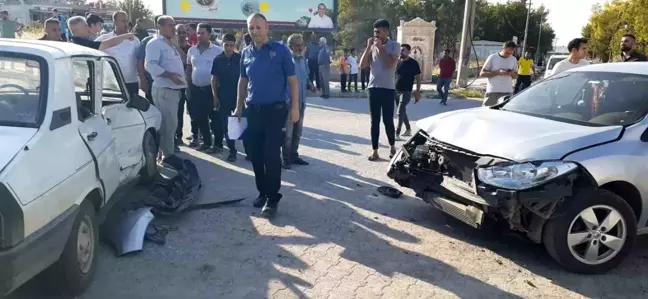 Adıyaman'da Otomobil Çarpışması: 2 Yaralı