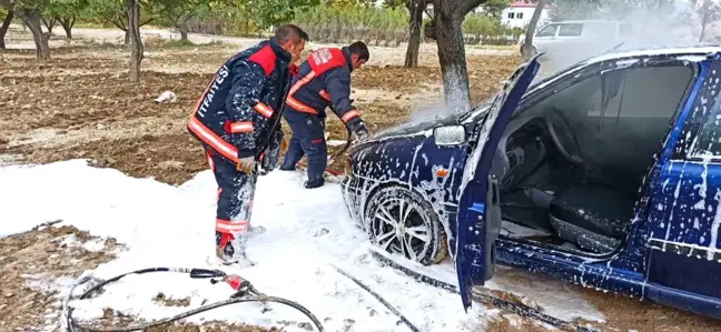 Malatya'da Park Halindeki Araçta Yangın Çıktı