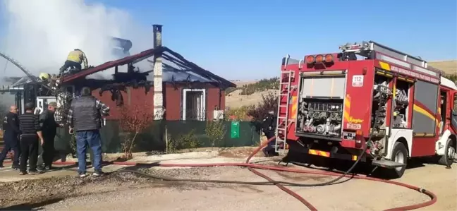 Ankara'da Yangın Annesinde Fenalık Geçiren Kadın