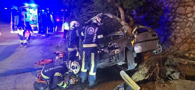 Denizli'de Trafik Kazası: 2 Ölü, 1 Yaralı