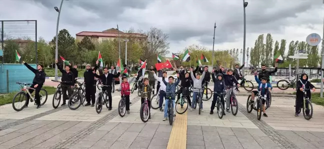 Van YYÜ'de Filistin İçin Bisikletli Protesto