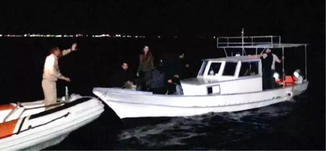 Balıkçı Teknesi ile Yunan Adası'na Kaçış, Sahil Güvenliğe Takıldı