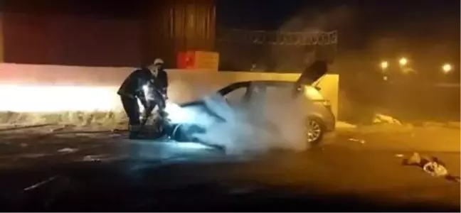 Hatay'ın Arsuz ilçesinde otomobil yangını