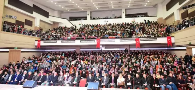 Değişen Dünya ve Gençlik Konferansı Yoğun İlgi Gördü