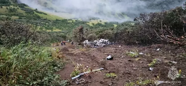 Rusya'da Kaybolan Helikopterin Enkazı Bulundu, 17 Kişi Hayatını Kaybetti