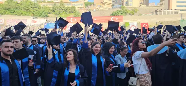 Zonguldak Bülent Ecevit Üniversitesi'nde 3 Bin 200 Öğrenci Mezun Oldu