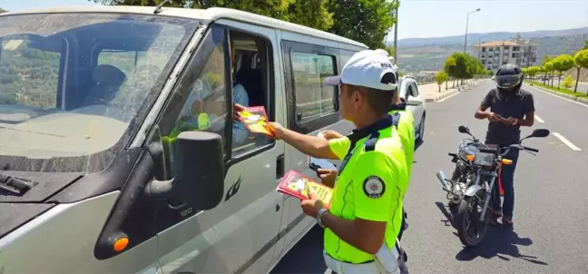 Altınözü İlçesinde Trafik Polisleri Bilgilendirme Çalışması Yaptı