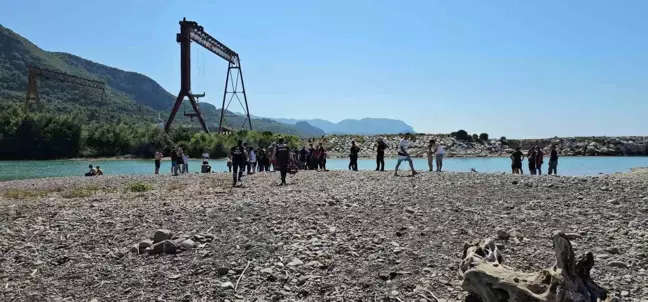 Cide'de Dereye Giren Genç Boğularak Hayatını Kaybetti