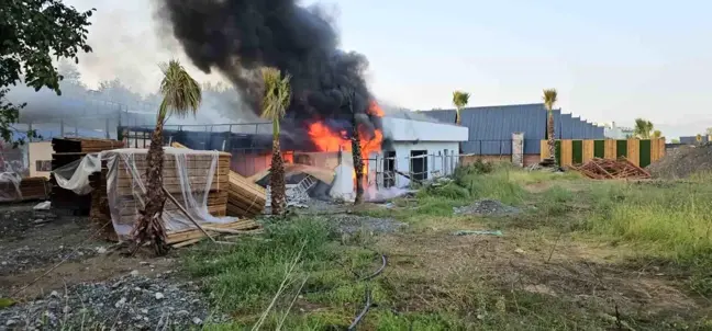 Sapanca'da Yapımı Süren Restoran Yangında Küle Döndü