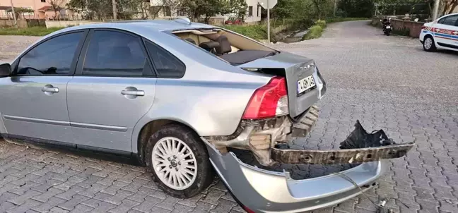 Kastamonu'da Park Halindeki Araca Çarpan Otomobil Sürücüsü Yaralandı