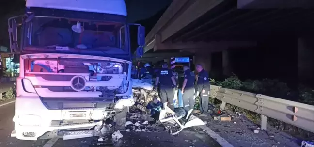 Adana'da Tırla Çarpışan Otomobilde 1 Kişi Hayatını Kaybetti