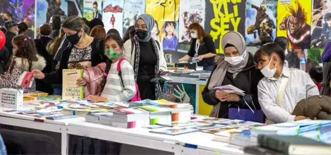 Bursa Büyükşehir Belediyesi tarafından düzenlenen kitap fuarı 350 bin okuru kitapla buluşturdu