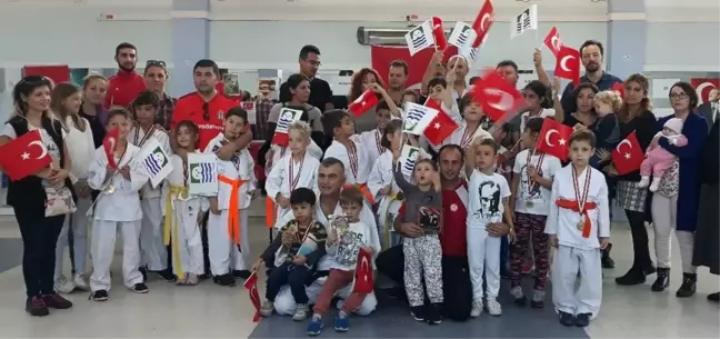 Foça'lı Sporcuların Terfi Sevinci