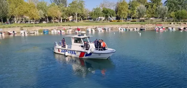 İznik Gölü'nde Serinlemek İçin Tekneden Atladı, Kayboldu