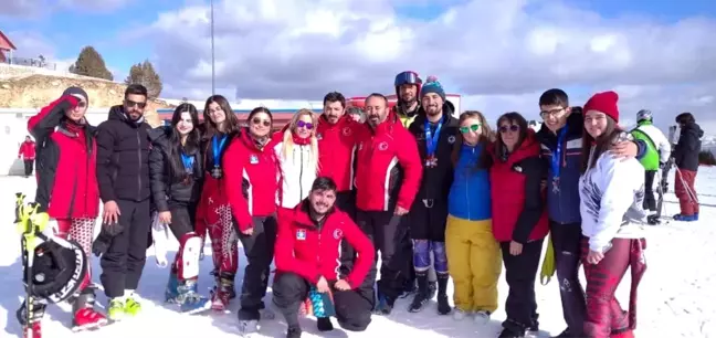 Kayserili kayakçılar Erzincan'dan madalyalar ile döndü