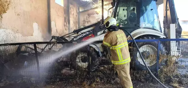 Susurluk'ta 8 bin balya saman kül oldu