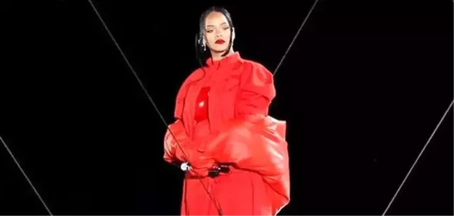 Rihanna... OĞLUNUN YÜZÜNÜ İLK DEFA GÖSTERDİ!