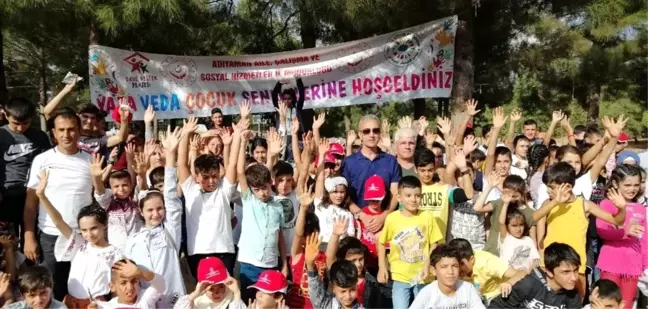 Yurtta kalan çocuklar şenlikte eğlendi