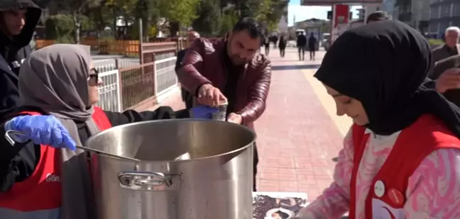 Erciş'te 2011 Depreminin 13. Yıl Dönümü Anma Töreni Düzenlendi