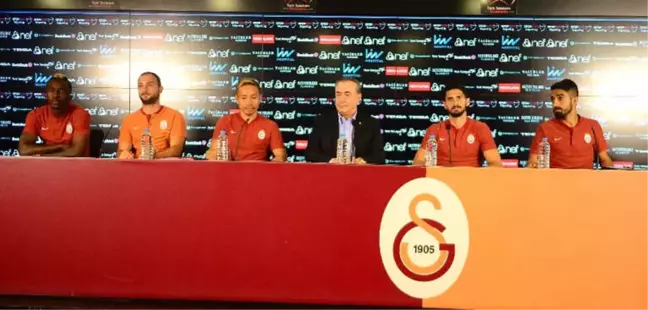 Galatasaray'da Toplu İmza Töreni