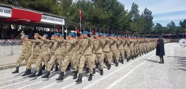 Kırkağaç'ta 2 Bin 400 Uzman Erbaş Görev Yerlerine Uğurlandı