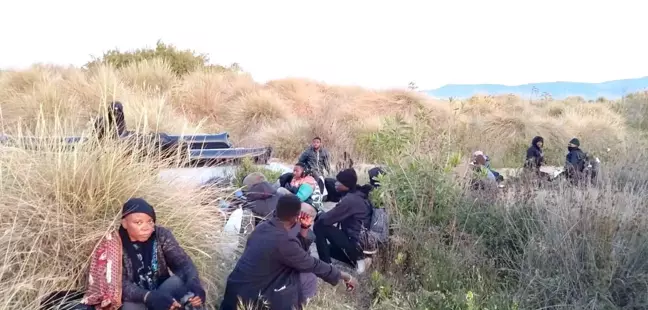 İzmir'de Sahil Güvenlik, Düzensiz Göçmenleri Yakaladı