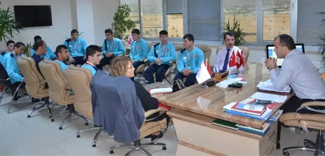 Aile ve Sosyal Politikalar İl Müdürlüğü Başarılı Öğrencileri Ödüllendirdi