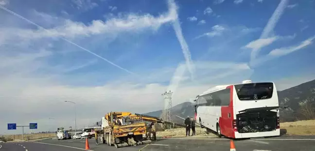 Aydın'da Otobüs ve Kamyonetin Karıştığı Kazada 2 Kişi Öldü