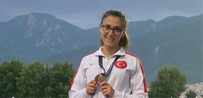 Ağabeyini kaybettiği kansere anne ve babası da yakalanan özel milli sporcunun azmi