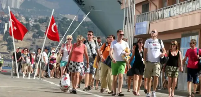 Antalya'da 3,5 Milyon Rus'u, 1,5 Milyon Ukraynalıyı Ağırlarız