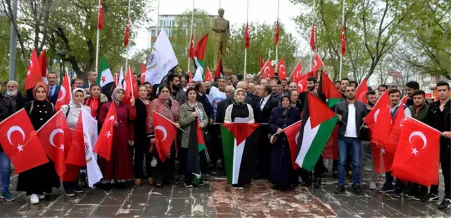 İlk Olarak İstiklal Marşı'nı Okumayı Öğrendi