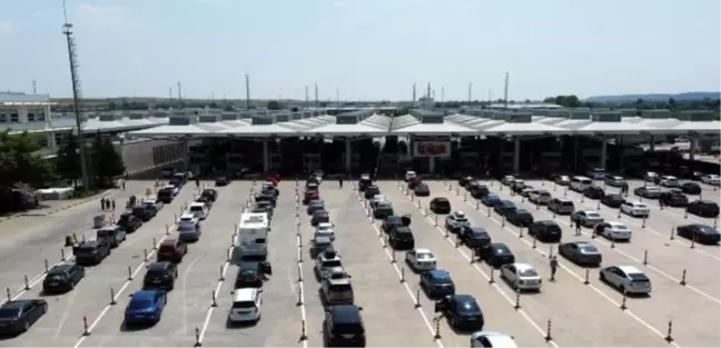 Gurbetçiler Kapıkule'den Ülkeye Giriş Yapıyor