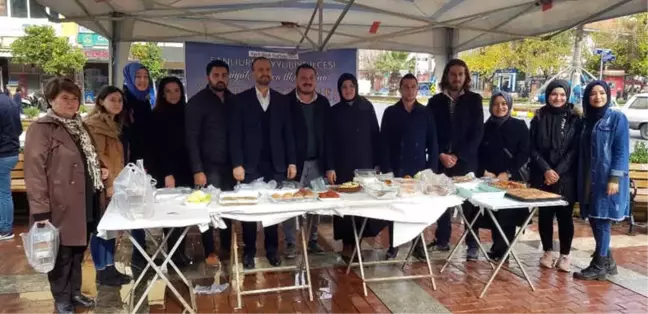 Ak Gençlerden Öğrencilere Sevgi Eli