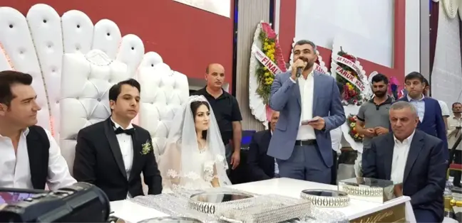 Düğünde Binali Yıldırım'a destek sözü veren gelin evlilik cüzdanını kaptı