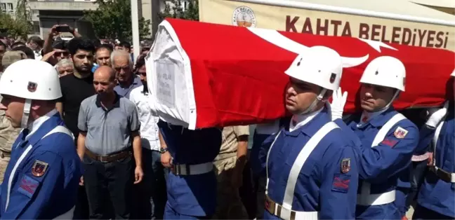 Hayatını kaybeden asker toprağa verildi