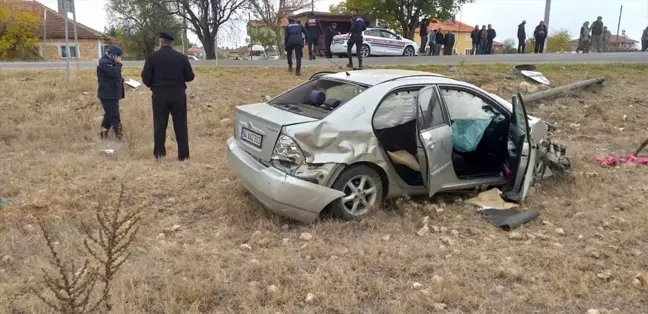 Uşak'ta otomobilin çarptığı 1 kişi öldü, 2 kişi yaralandı