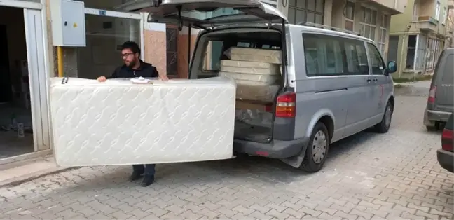 Türk Kızılayı'ndan evi yanan aileye yardım