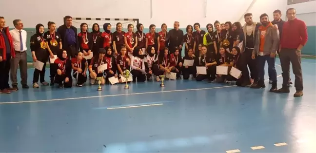 Hentbolun kraliçeleri Oltu'dan