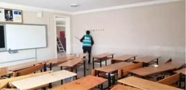 Mersin'de denetimli serbestlik yükümlüleri okulda tadilat yaptı