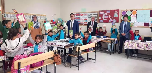 Samsat'ta okul kütüphaneleri zenginleşiyor
