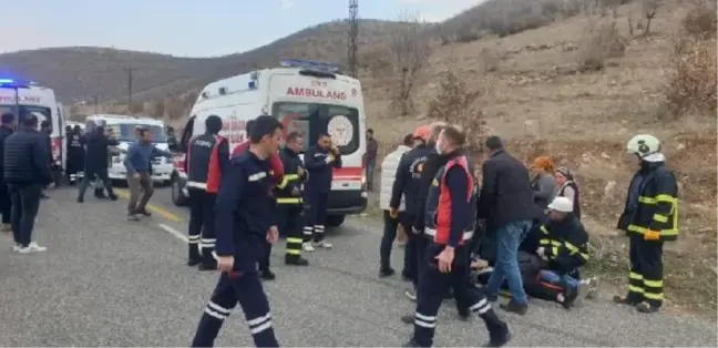 Mardin'de öğrenci servisi şarampole yuvarlandı: 14 yaralı