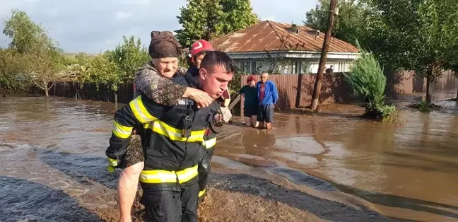 Romanya'da Şiddetli Yağışlar Sel Felaketine Neden Oldu, 4 Kişi Hayatını Kaybetti