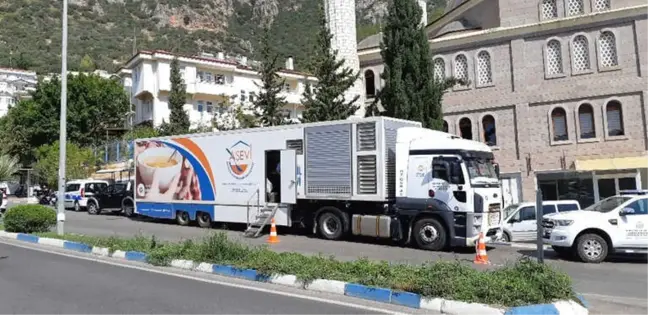 Büyükşehir, Kaş'ta Aşure Dağıttı
