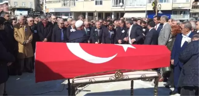 Eski Bakan Fikret Ünlü'yü 5 Bin Kişi Son Yolculuğuna Uğurladı
