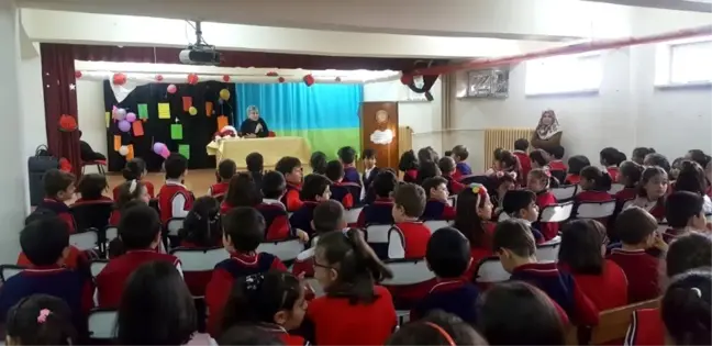 Mehmet Akif Ersoy'un torunu Selma Argon Erzincan'da öğrencilerle bir araya geldi