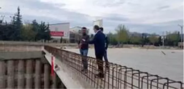 Kılınç devam eden köprülü kavşak çalışmalarını inceledi