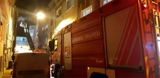 Fatih'te çatı yangını