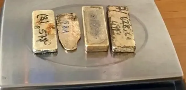 Edirne'de Kaçak Altın Operasyonu: Kadın Yolcunun İç Çamaşırında 2 Kilogram Altın Ele Geçirildi