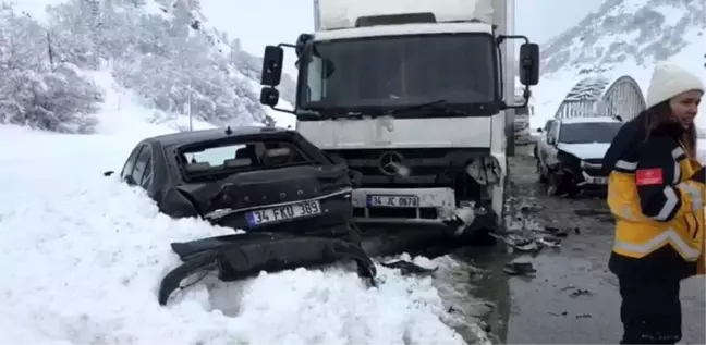 Erzincan-Erzurum Karayolunda Zincirleme Trafik Kazası