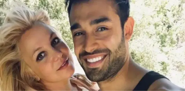 Britney Spears... BEBEK YOLDA!
